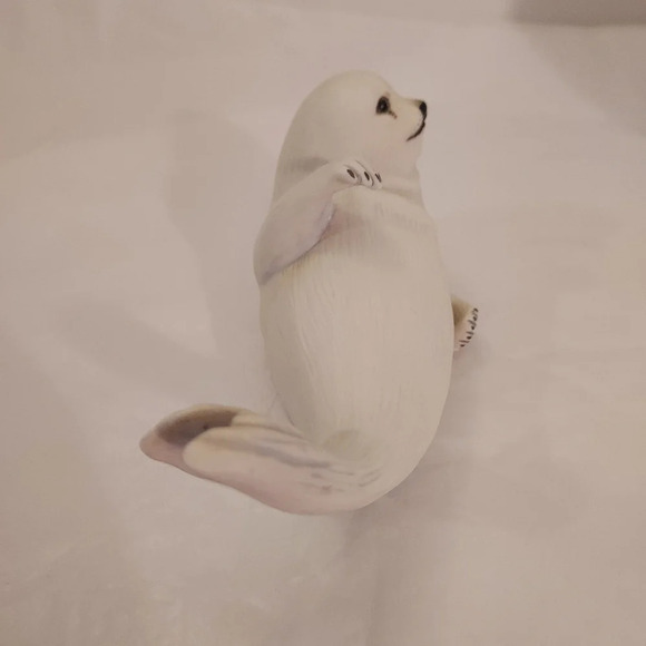 Vintage 1987 The Franklin Mint Snow Pup by Rosalyn A. Carini Baby Seal Figurine - Picture 4 of 6